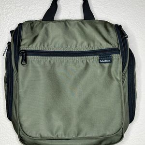 L.L. Bean Hanging Toiletry Bag “TRAVELER" Personal Organizer Family Size (Large)